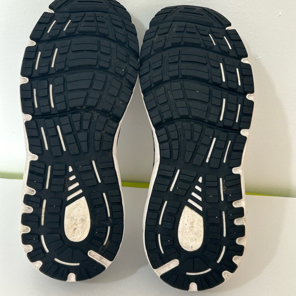 Brooks Women’s Addiction
GTS 15 Running Shoes
Black Walking Comfort Sz 9.5 - Picture 6 of 10